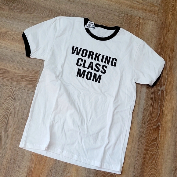 Mom Tshirt - Picture 1 of 3